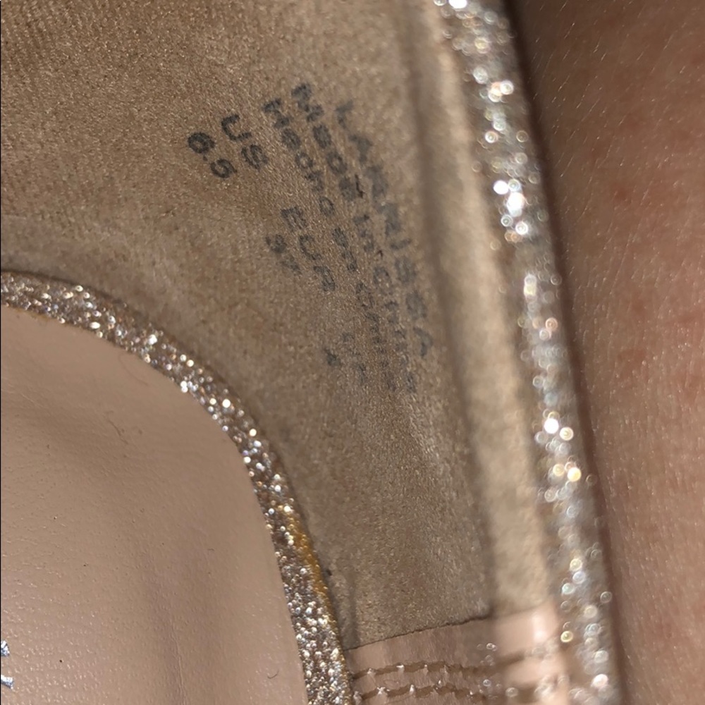 New Kelly&Katie Gold Glitter heels - Picture 3 of 5